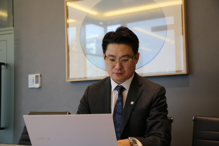 광진변호사 성범죄 의뢰인 각 분야 전문가와 협력하여 최적의 변호 전략 수립하는 전문가