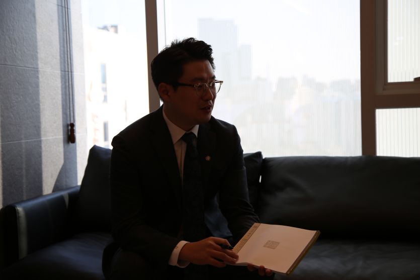 용현동성범죄변호사 성범죄 의뢰인을 위해 검사 출신 변호사를 활용한 깊이 있는 법리적 해석