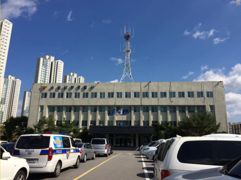 경찰조사 전 피의자가 알아야 할 권리에 대해 설명 중인 조원진변호사