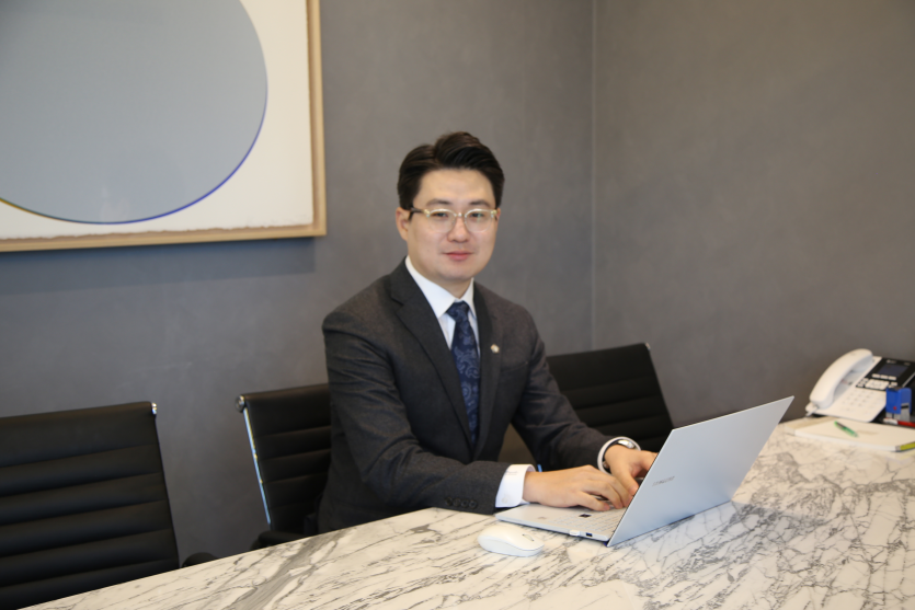 파주미성년자성범죄변호사 조원진 변호사 정면 사진