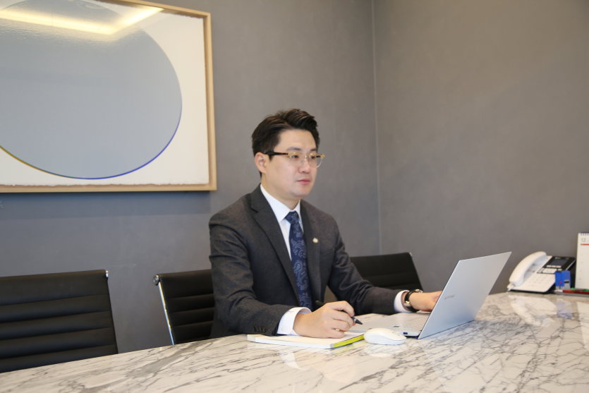 경기서부강간변호사 조원진 변호사 옆모습 사진