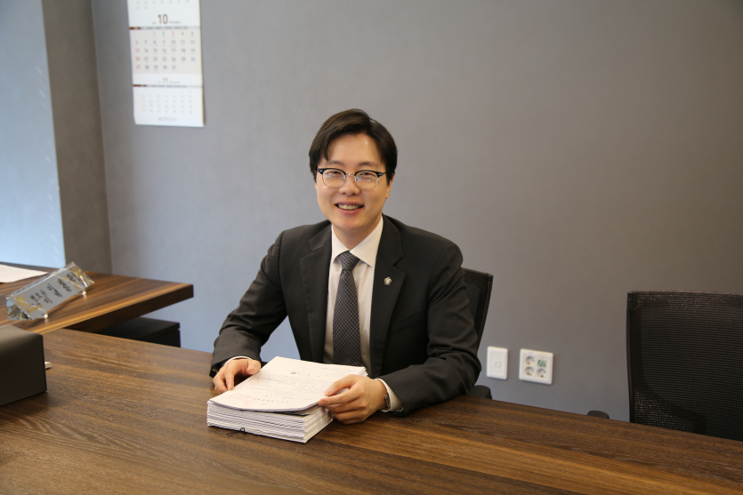 영통성추행변호사 이세환 변호사 옆모습 실제 사진