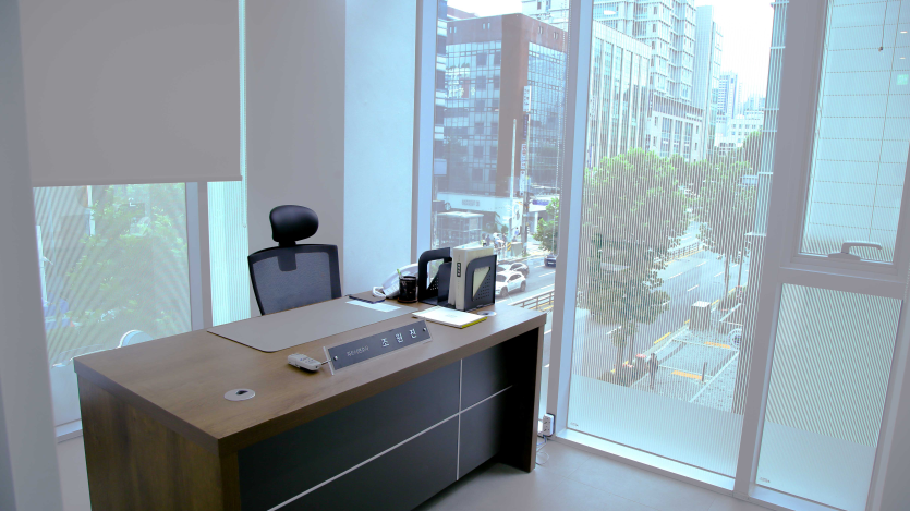 법무법인 동주 사무소 내부 변호사실 실제 사진