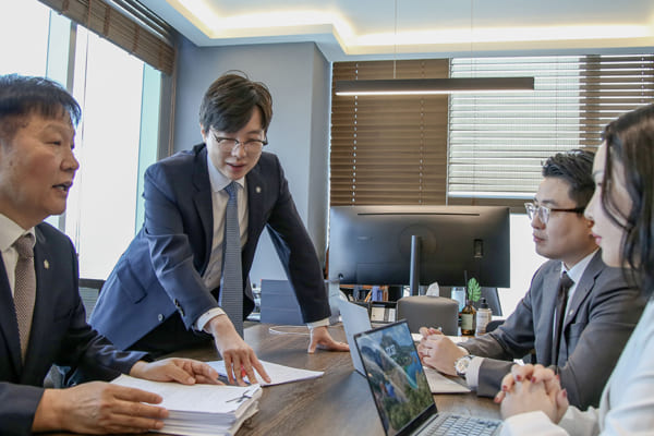 개인이 아닌 '로이어팀' 조력